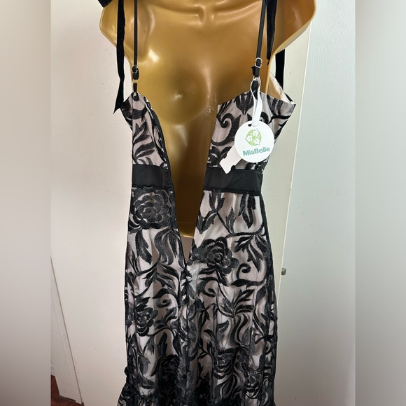 Mia Belle Romantic Mesh Floral Overlay W/Nude Underlay Velvet Bow Dress NWT M - Picture 6 of 15